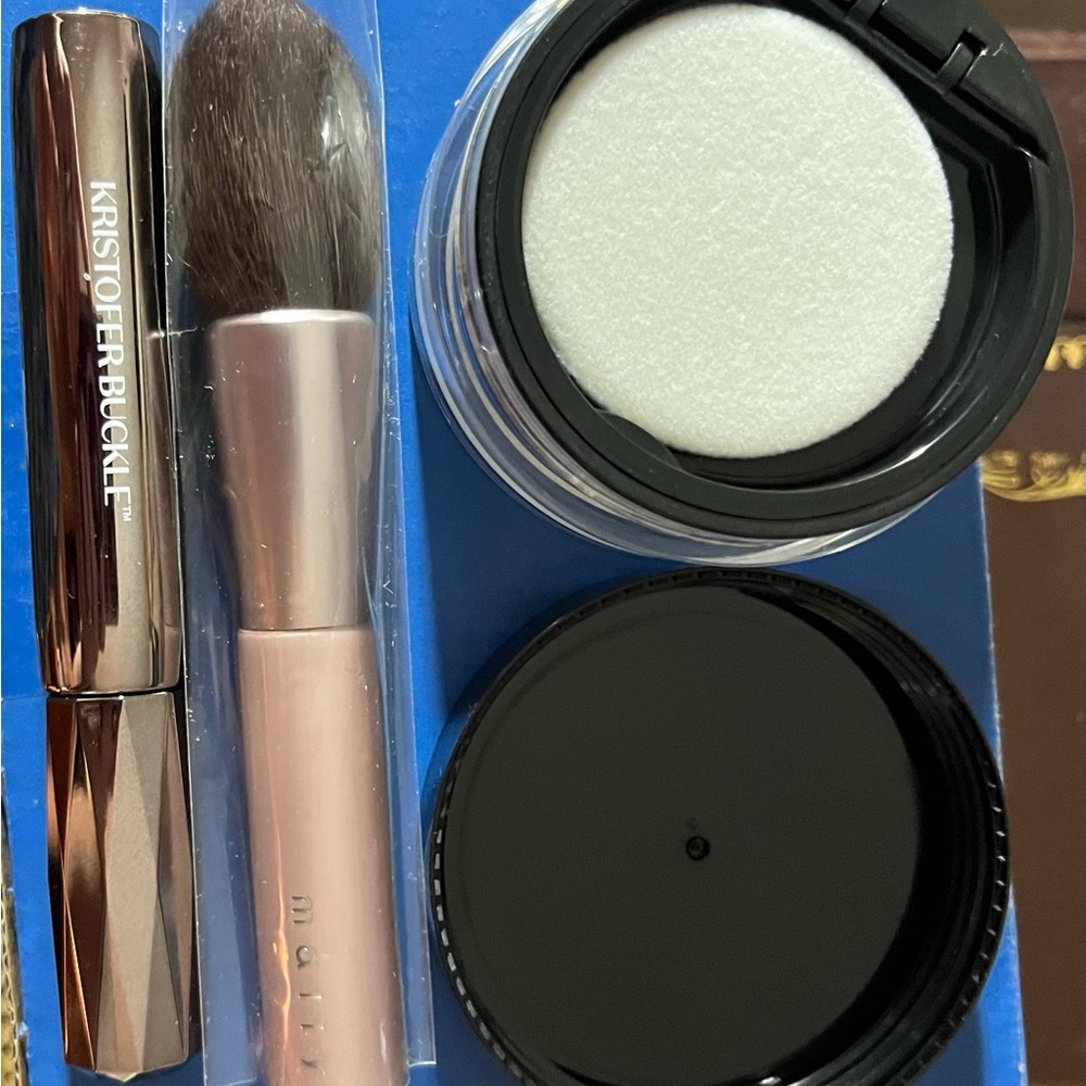 Kristofer Buckle Mascara, Setting Powder and Brush Set - Silver and Black
